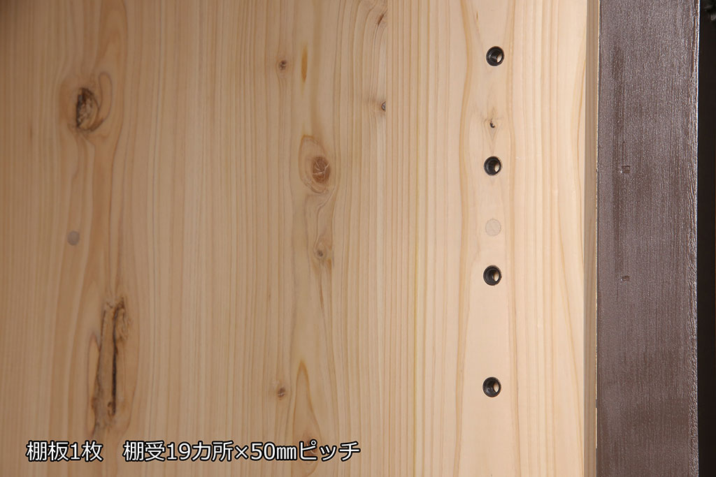 【セミオーダー家具実例】ワードローブに可動式の棚板を取り付けて、使いやすくリメイク!全体をダークブラウンにペイントして、しっとりと上品な雰囲気に生まれ変わりました。(洋服タンス)