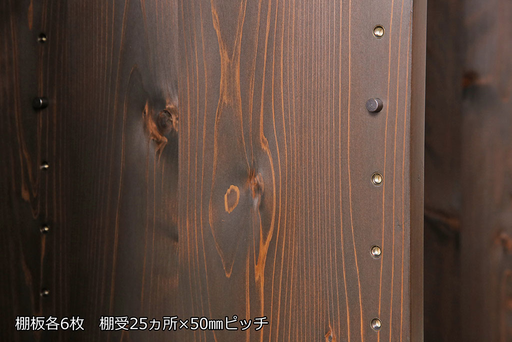【オーダー家具実例】本棚をオーダーメイドで新規製作!艶のある民芸家具風の塗装で仕上げ、高級感のある佇まいに。棚は左右セパレート型でそれぞれ高さ調整ができ、使い勝手抜群の作りです。(棚、ラック)