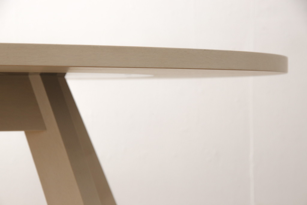 中古　美品　arflex(アルフレックス)　MEDUSA(メデューサ)シリーズ　洗練されたデザインが目を惹くテーブル(ダイニングテーブル、ラウンドテーブル)(R-052558)