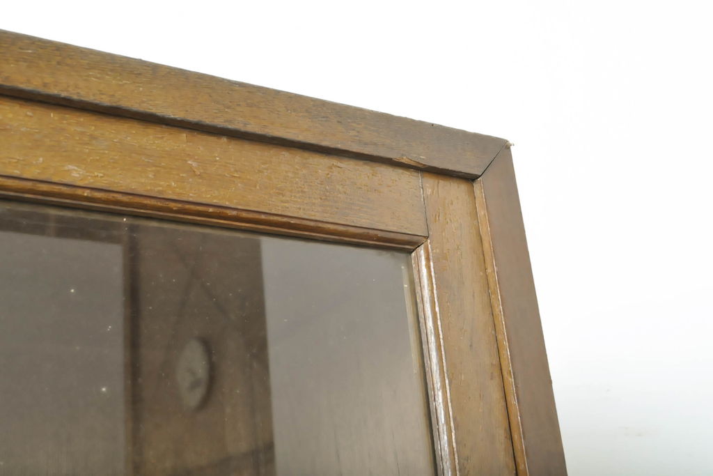 レトロ家具　一本物　シンプルなデザインが取り入れやすいガラス戸棚(キャビネット、収納棚、食器棚)(R-040767)