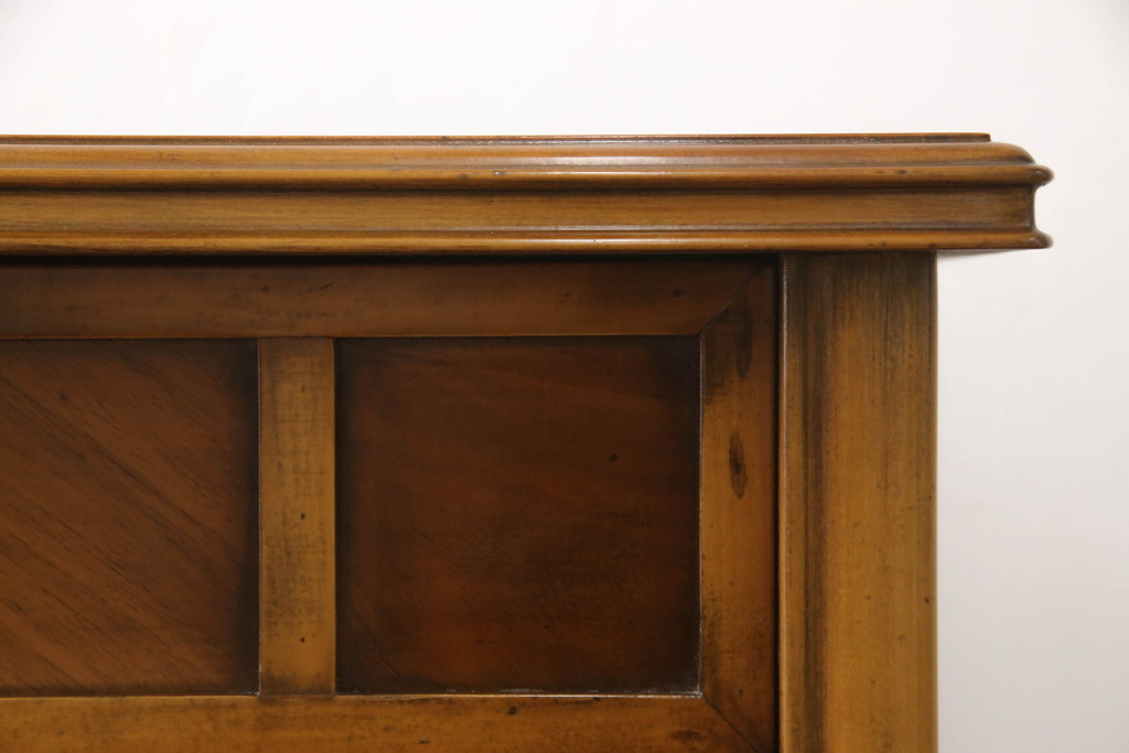 中古　イタリア高級家具　メデア(Medea)　エレガントなデザインが美しいサイドボード(定価約158万円)(収納棚、キャビネット、戸棚)(R-055653)