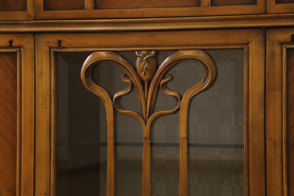 中古　イタリア高級家具　メデア(Medea)　エレガントなデザインが美しいサイドボード(定価約158万円)(収納棚、キャビネット、戸棚)(R-055653)