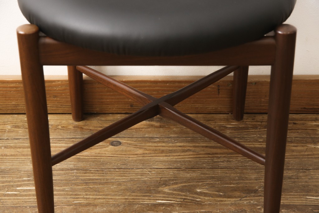 イギリスビンテージ　G-PLAN(ジープラン)　Fresco(フレスコ) 合皮 丸い座面がおしゃれなチーク材製サーキュラーチェア(ダイニングチェア、椅子、イス、ヴィンテージ)(R-056775)