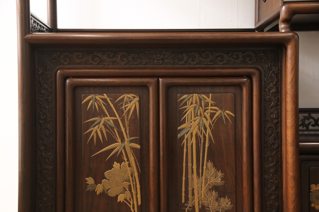 中古　美品　最高級　総シタン材(紫檀)　高蒔絵入り　大振りなサイズで存在感抜群の飾り棚(茶棚、茶箪笥、戸棚、収納棚)(R-055888)