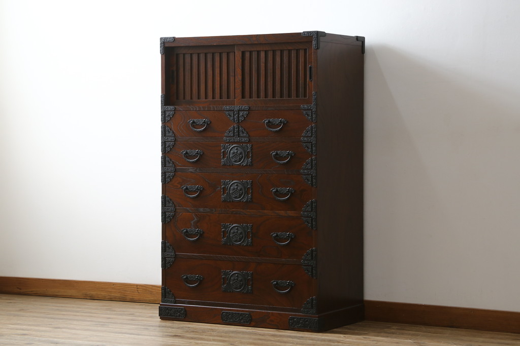 中古　駿河民芸　品の良い牡丹の金具が和の雰囲気を高める和箪笥(収納たんす、整理タンス、衣装箪笥、引き出し)(R-065410)
