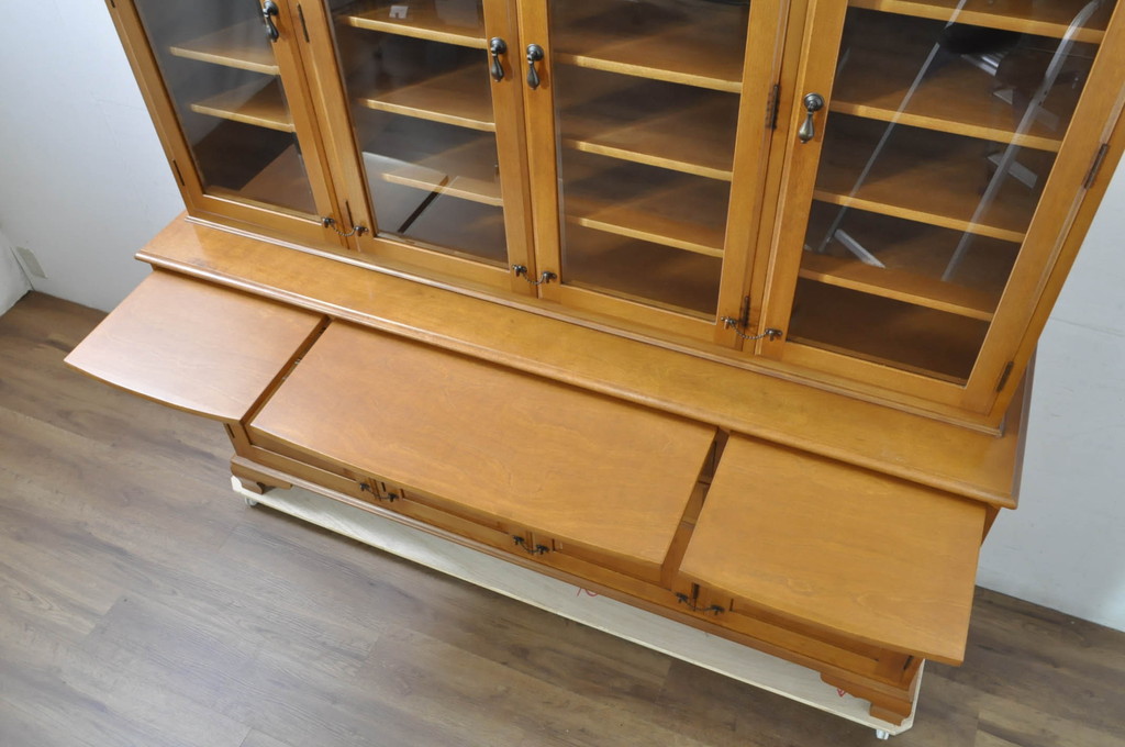 中古　美品　最高級!!　職人手作りオーダー家具　上質な作り込みの横浜ダニエル風作業台付きキャビネット(収納棚、戸棚、カップボード、食器棚)(製作費約185万円)(R-080277)