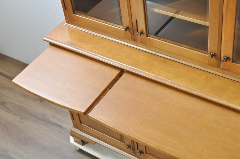 中古　美品　最高級!!　職人手作りオーダー家具　上質な作り込みの横浜ダニエル風作業台付きキャビネット(収納棚、戸棚、カップボード、食器棚)(製作費約185万円)(R-080277)