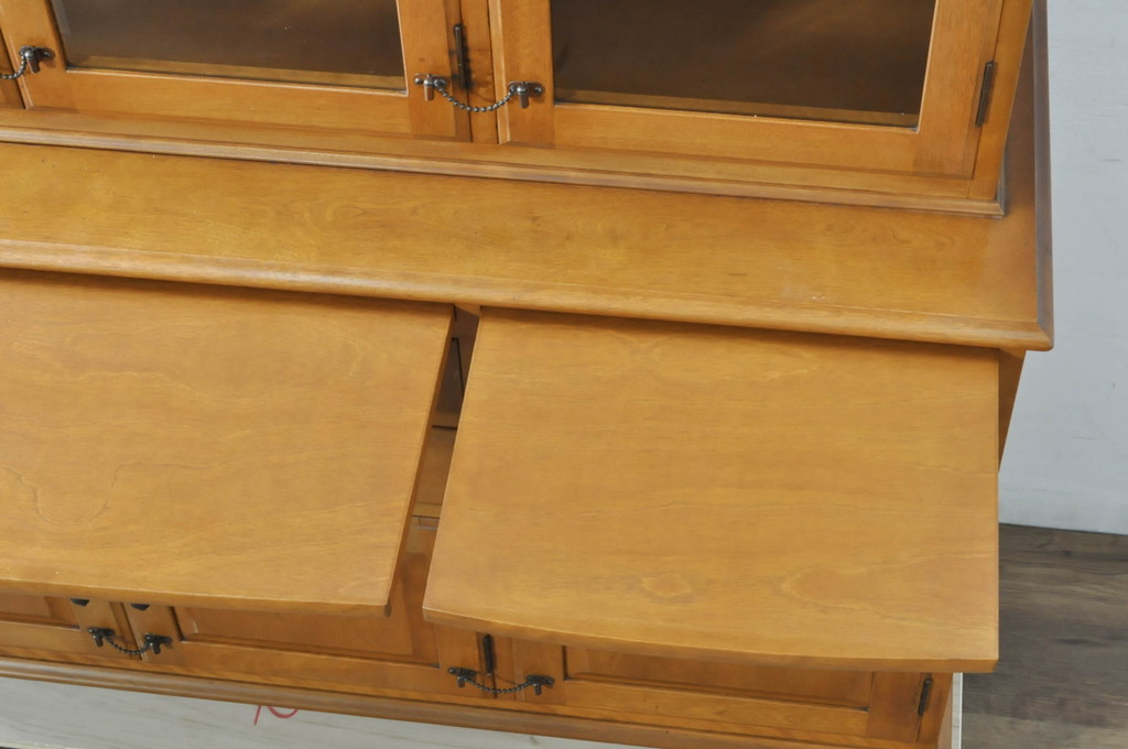 中古　美品　最高級!!　職人手作りオーダー家具　上質な作り込みの横浜ダニエル風作業台付きキャビネット(収納棚、戸棚、カップボード、食器棚)(製作費約185万円)(R-080277)