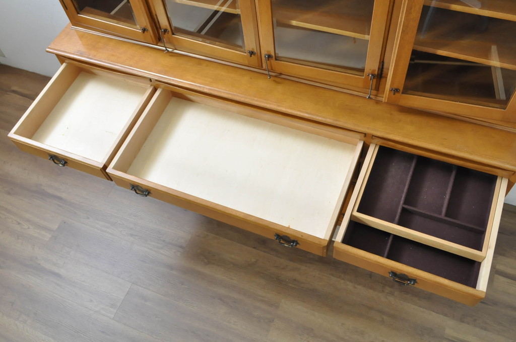 中古　美品　最高級!!　職人手作りオーダー家具　上質な作り込みの横浜ダニエル風作業台付きキャビネット(収納棚、戸棚、カップボード、食器棚)(製作費約185万円)(R-080277)