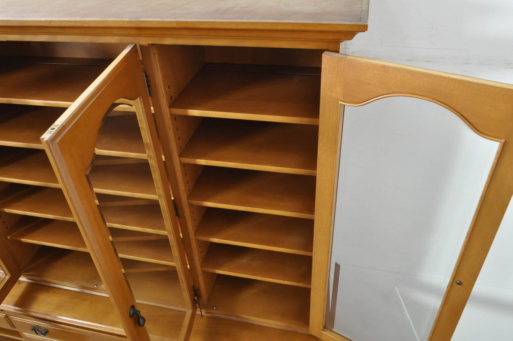 中古　美品　最高級!!　職人手作りオーダー家具　上質な作り込みの横浜ダニエル風作業台付きキャビネット(収納棚、戸棚、カップボード、食器棚)(製作費約185万円)(R-080277)