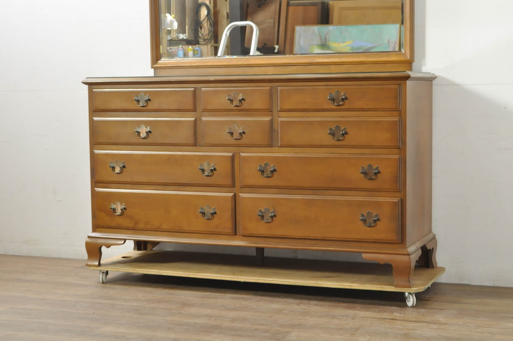 中古　美品　職人手作りオーダー家具　上品な佇まいの横浜ダニエル風チェスト(引き出し、サイドボード、整理箪笥、収納箪笥)(R-080280)