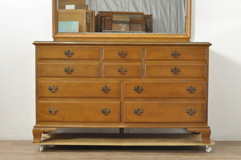 中古　美品　職人手作りオーダー家具　上品な佇まいの横浜ダニエル風チェスト(引き出し、サイドボード、整理箪笥、収納箪笥)(R-080280)