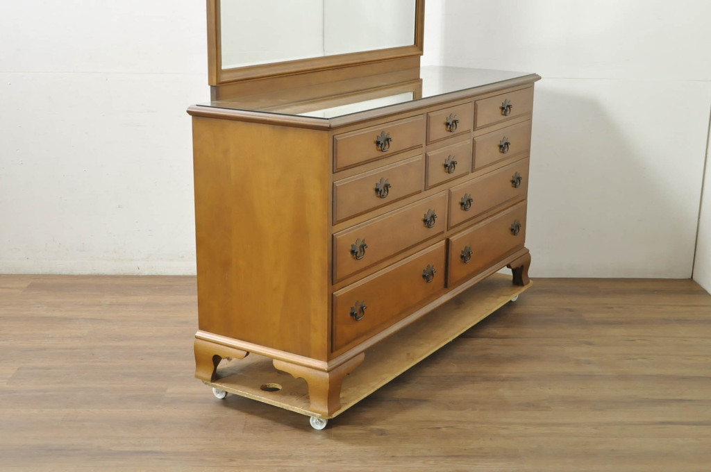 中古　美品　職人手作りオーダー家具　上品な佇まいの横浜ダニエル風チェスト(引き出し、サイドボード、整理箪笥、収納箪笥)(R-080280)