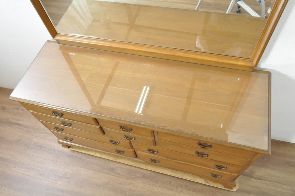 中古　美品　職人手作りオーダー家具　上品な佇まいの横浜ダニエル風チェスト(引き出し、サイドボード、整理箪笥、収納箪笥)(R-080280)