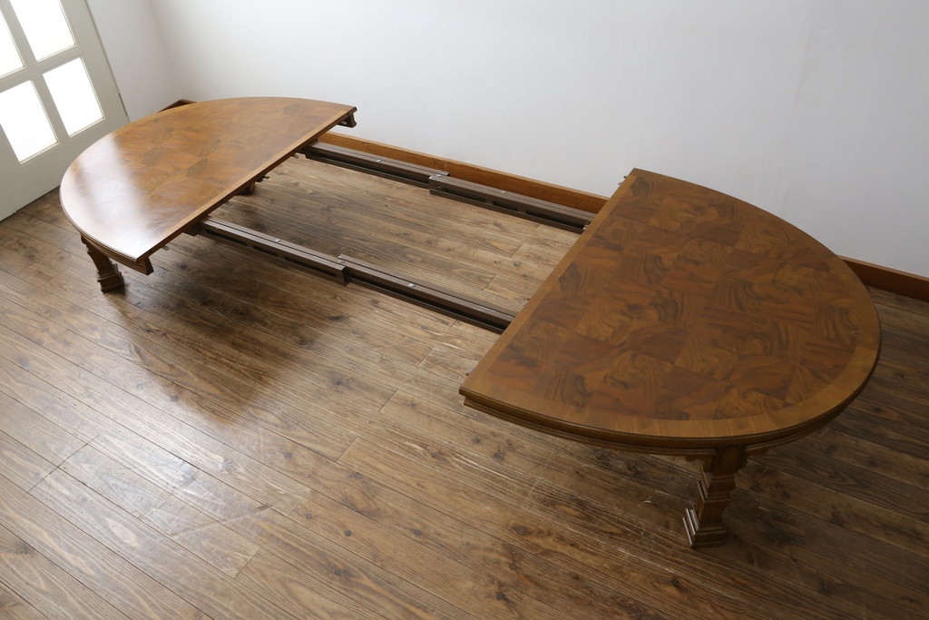 中古　特注　DREXEL HERITAGE(ドレクセルヘリテイジ)　品のある佇まいが魅力的なエクステンションローテーブル(リビングテーブル、センターテーブル、エクステンションテーブル、4人掛け、6人掛け、8人掛け)(R-074479)