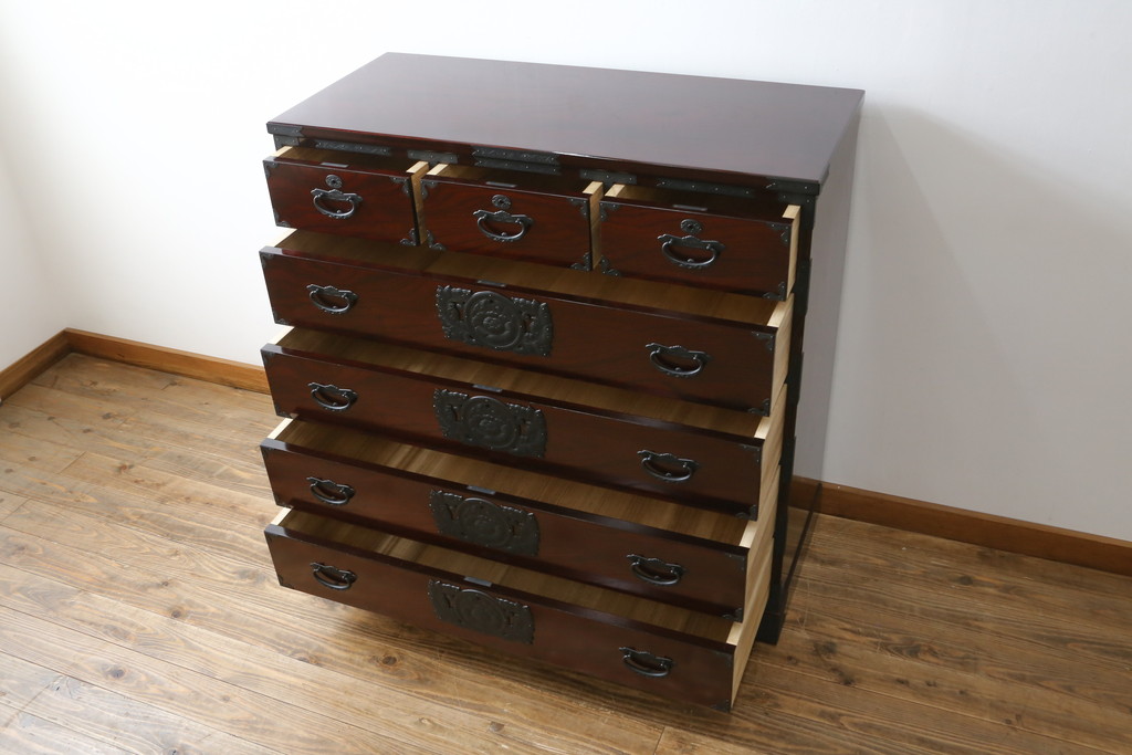 中古　美品　田中家具　欅(ケヤキ)材　落ち着いた和の雰囲気漂う二本松伝統家具の和箪笥(衣装箪笥、収納箪笥、引き出し)(R-075195)