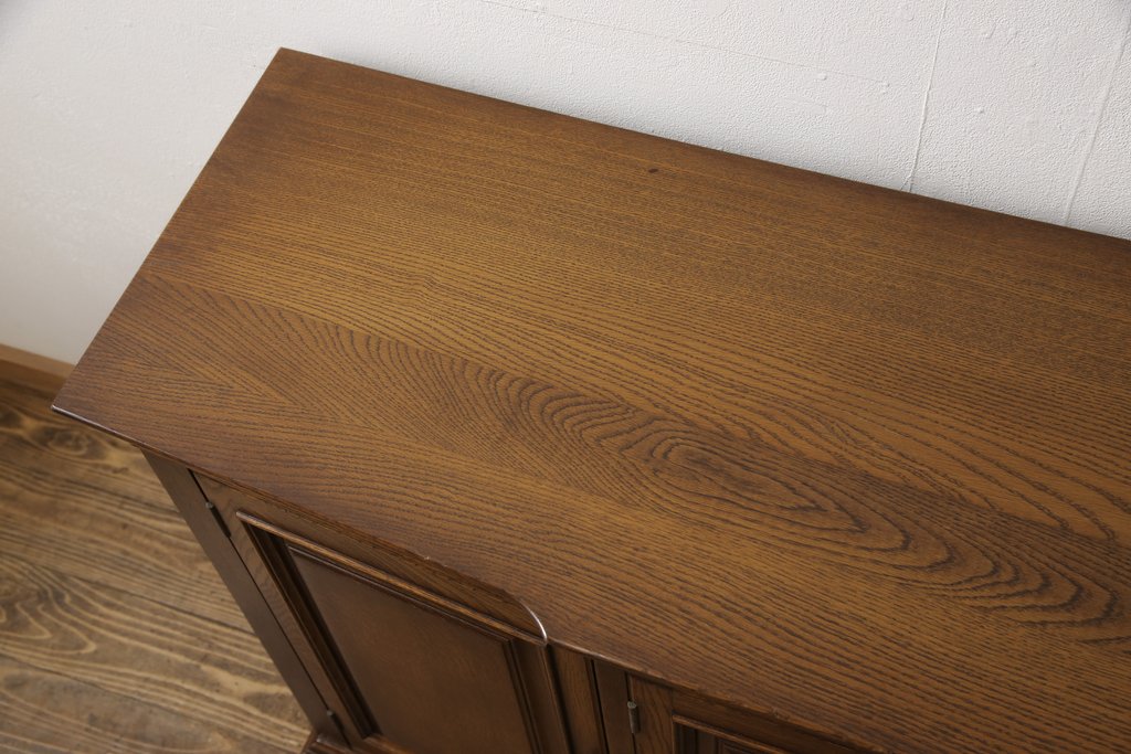 中古　美品　北海道旭川 近藤工芸　Solid Furniture OAK (ソリッドファニチャー オーク)　オーク材　品のあるデザインが魅力的なサイドボード(キャビネット、戸棚、収納棚、ローボード)(R-054870)