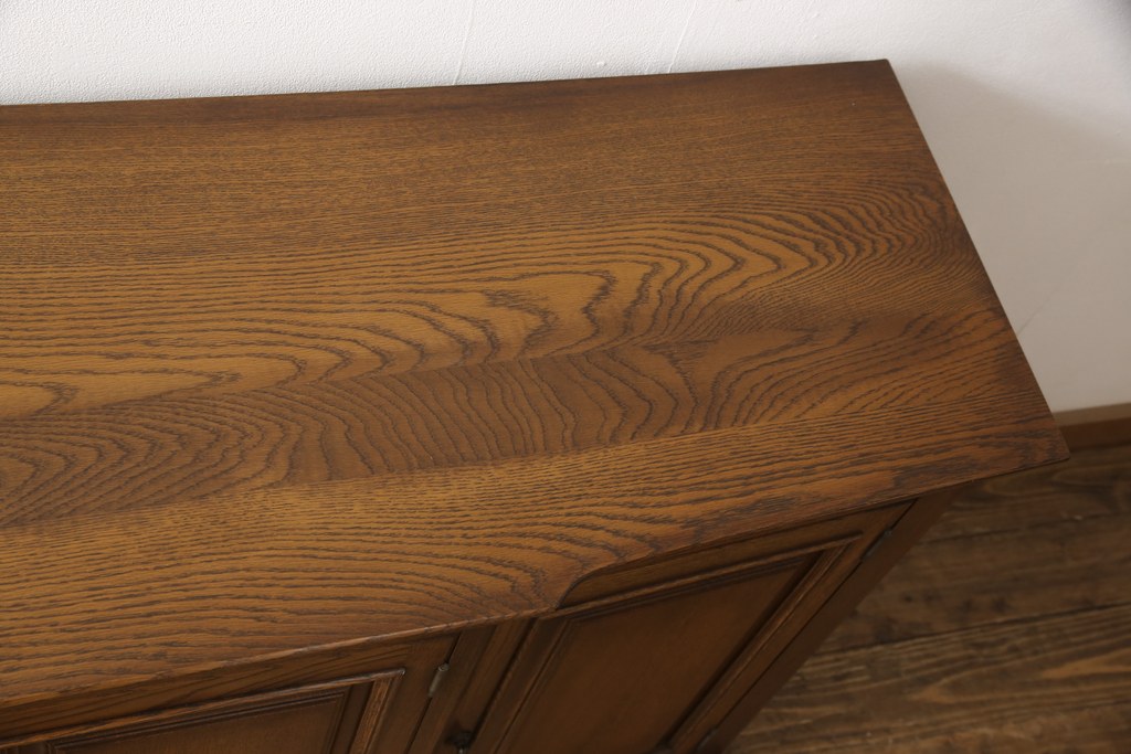 中古　美品　北海道旭川 近藤工芸　Solid Furniture OAK (ソリッドファニチャー オーク)　オーク材　品のあるデザインが魅力的なサイドボード(キャビネット、戸棚、収納棚、ローボード)(R-054870)