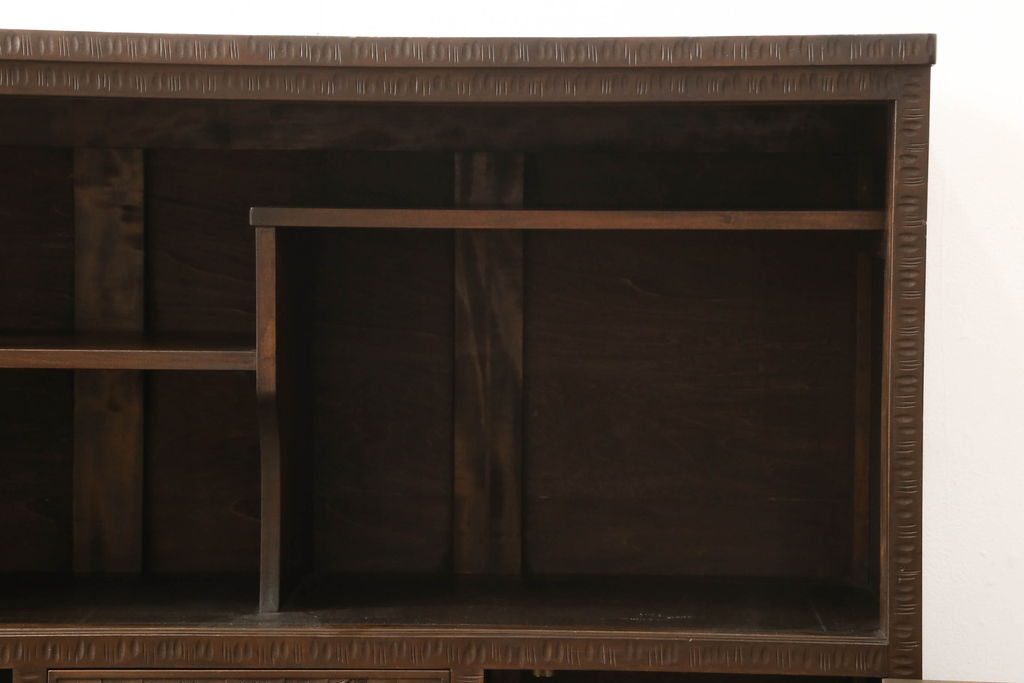 中古　美品　軽井沢彫り　桜の意匠が見事な職人技が光る収納棚(サイドキャビネット、サイドボード、茶箪笥、飾り棚)(R-060049)
