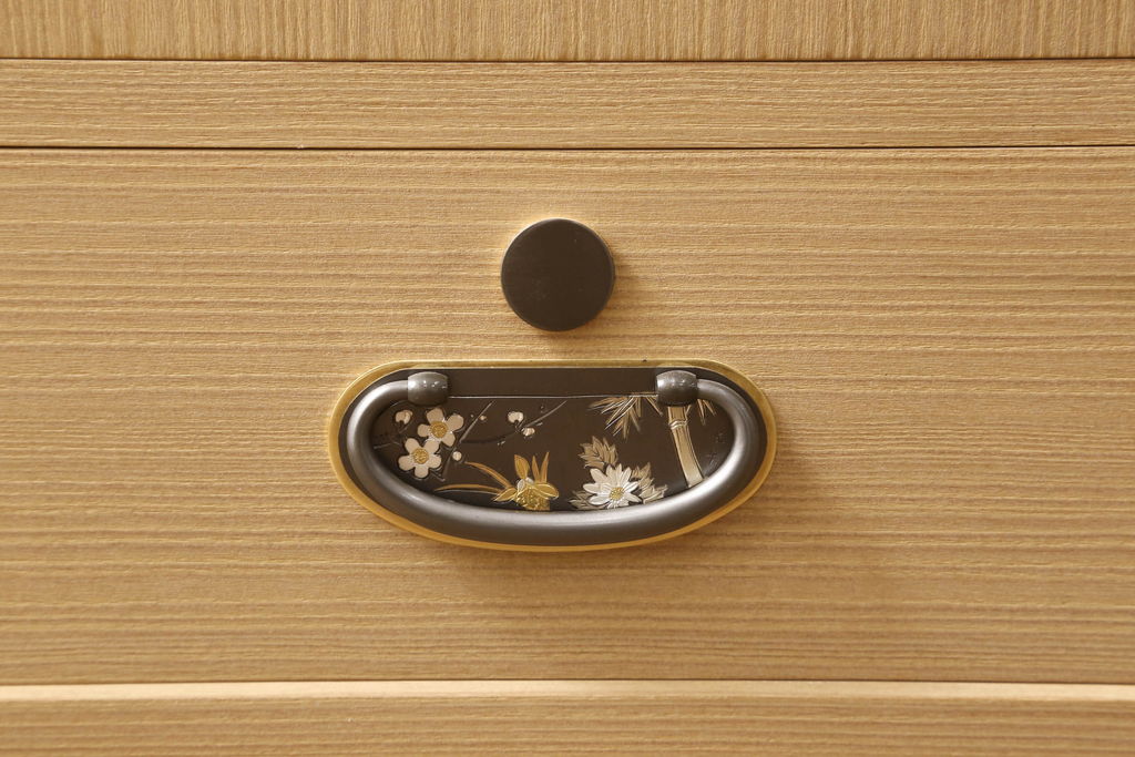 中古　小振りなサイズがお部屋に取り入れやすい加茂総桐帯箪笥(板盆付き、並厚、桐たんす、着物箪笥、和タンス)(R-058726)