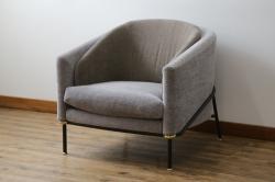 中古　イタリア　ミノッティ(Minotti)　フィルノワール(FIL NOIR)　洗練されたシルエットが美しいアームチェア(定価約70万円)(一人掛けソファ、1人掛け、イス)(R-061395)