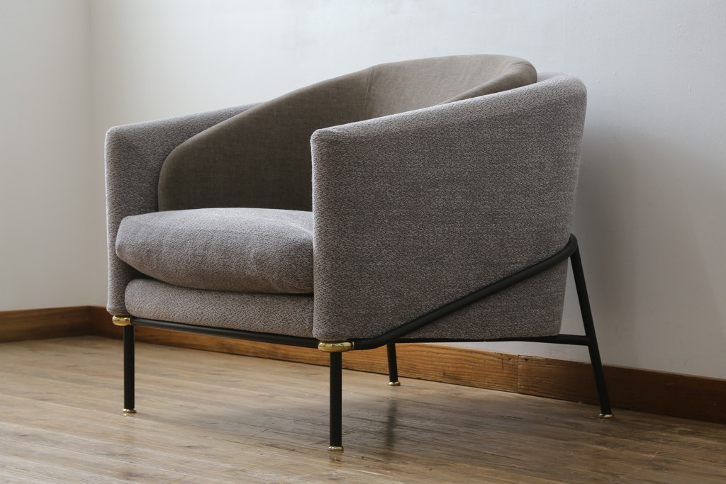 中古　イタリア　ミノッティ(Minotti)　フィルノワール(FIL NOIR)　洗練されたシルエットが美しいアームチェア(定価約70万円)(一人掛けソファ、1人掛け、イス)(R-061395)