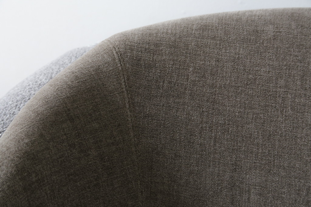 中古　イタリア　ミノッティ(Minotti)　フィルノワール(FIL NOIR)　洗練されたシルエットが美しいアームチェア(定価約70万円)(一人掛けソファ、1人掛け、イス)(R-061395)