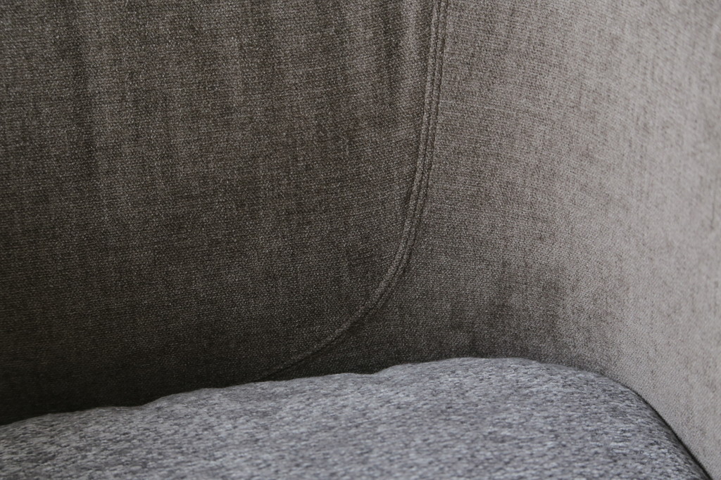 中古　イタリア　ミノッティ(Minotti)　フィルノワール(FIL NOIR)　洗練されたシルエットが美しいアームチェア(定価約70万円)(一人掛けソファ、1人掛け、イス)(R-061395)