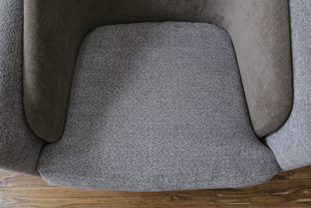 中古　イタリア　ミノッティ(Minotti)　フィルノワール(FIL NOIR)　洗練されたシルエットが美しいアームチェア(定価約70万円)(一人掛けソファ、1人掛け、イス)(R-061395)