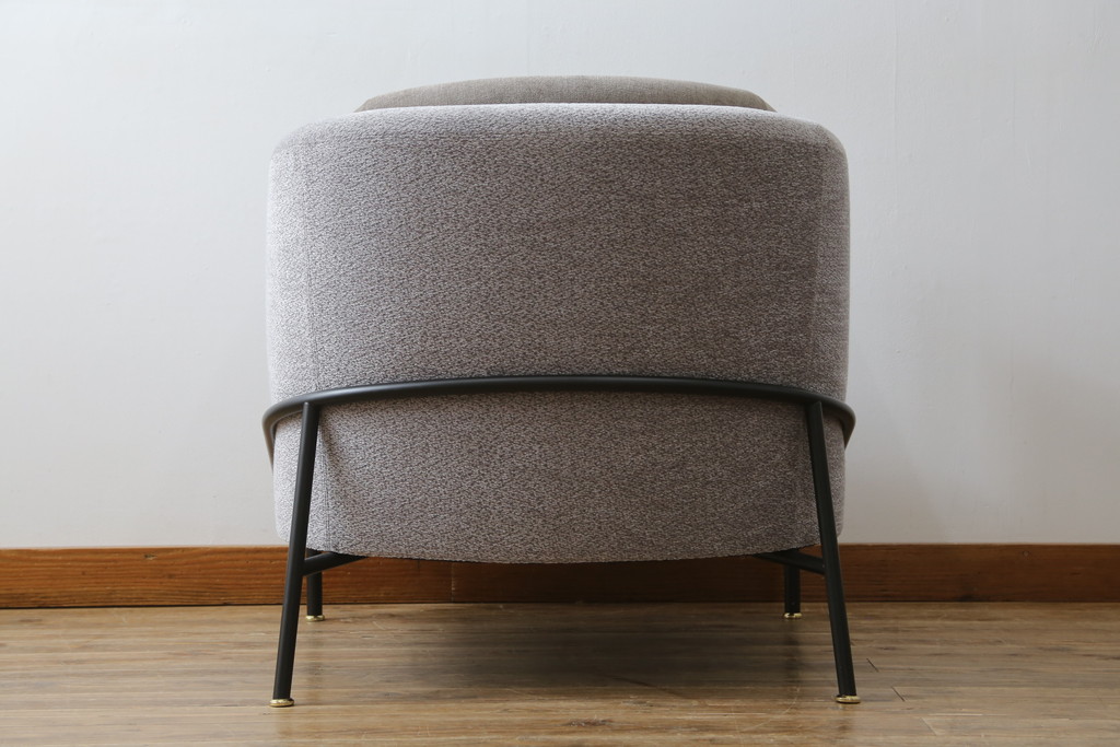 中古　イタリア　ミノッティ(Minotti)　フィルノワール(FIL NOIR)　洗練されたシルエットが美しいアームチェア(定価約70万円)(一人掛けソファ、1人掛け、イス)(R-061395)