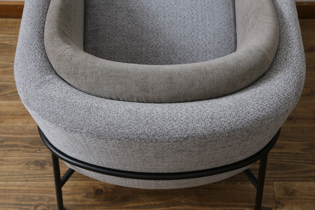 中古　イタリア　ミノッティ(Minotti)　フィルノワール(FIL NOIR)　洗練されたシルエットが美しいアームチェア(定価約70万円)(一人掛けソファ、1人掛け、イス)(R-061395)