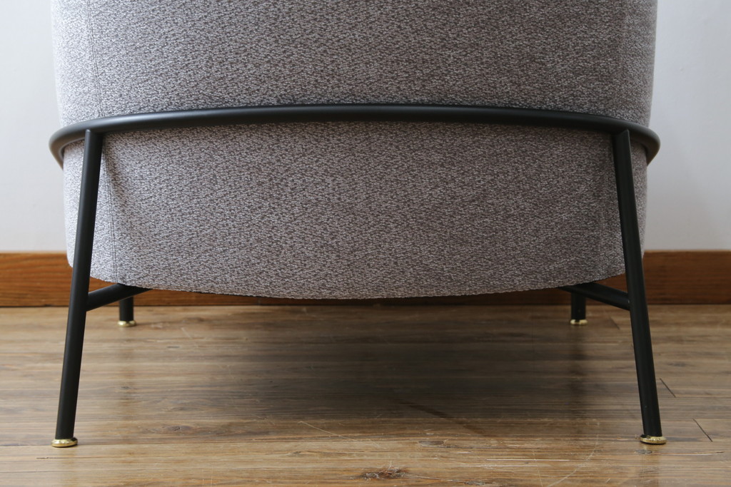 中古　イタリア　ミノッティ(Minotti)　フィルノワール(FIL NOIR)　洗練されたシルエットが美しいアームチェア(定価約70万円)(一人掛けソファ、1人掛け、イス)(R-061395)