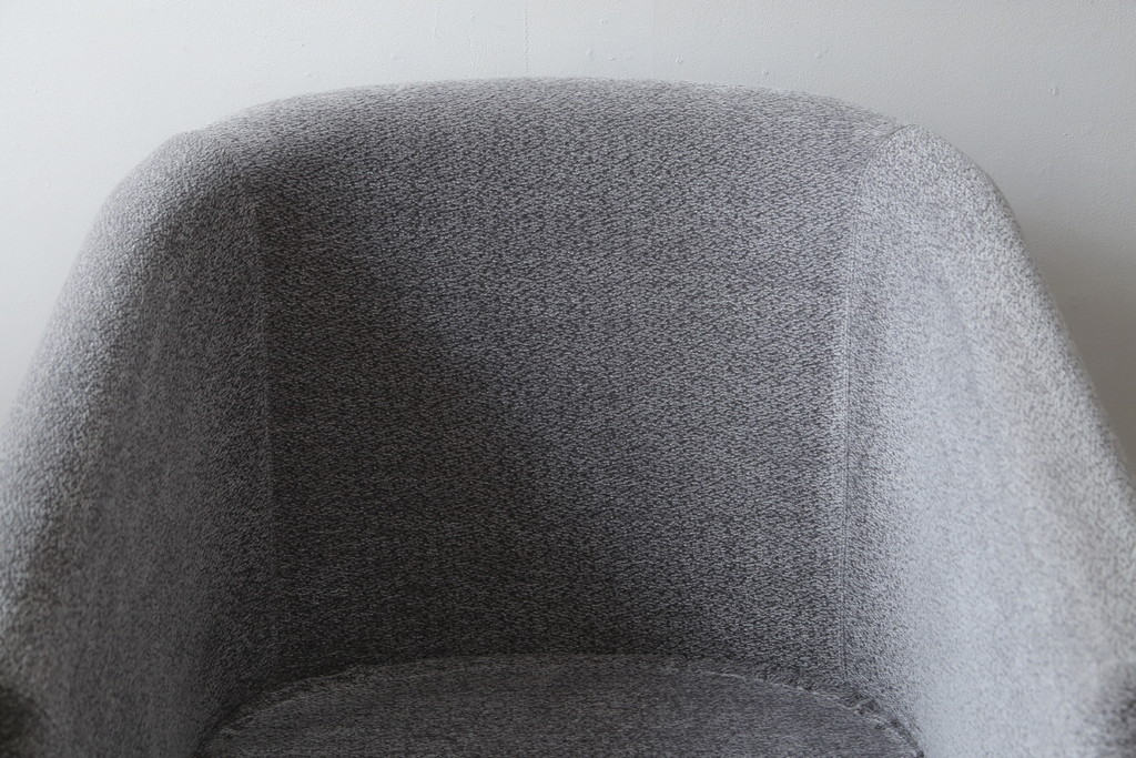 中古　イタリア　ミノッティ(Minotti)　フィルノワール(FIL NOIR)　洗練されたシルエットが美しいアームチェア(定価約70万円)(一人掛けソファ、1人掛け、イス)(R-061395)