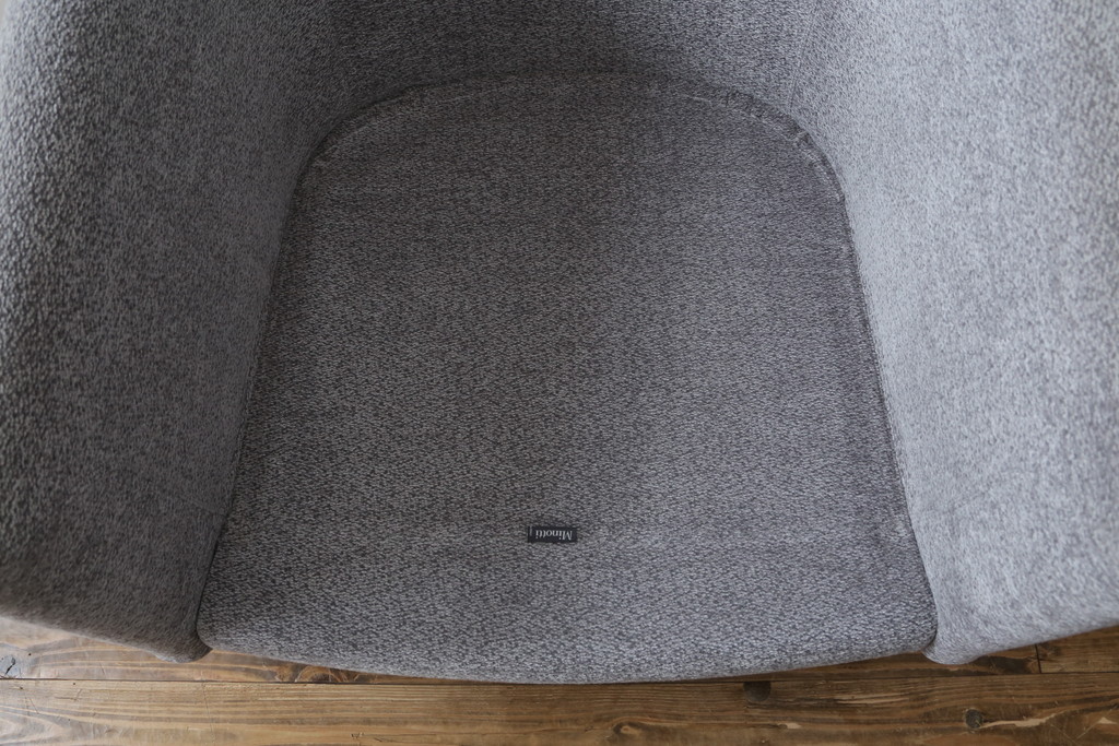 中古　イタリア　ミノッティ(Minotti)　フィルノワール(FIL NOIR)　洗練されたシルエットが美しいアームチェア(定価約70万円)(一人掛けソファ、1人掛け、イス)(R-061395)