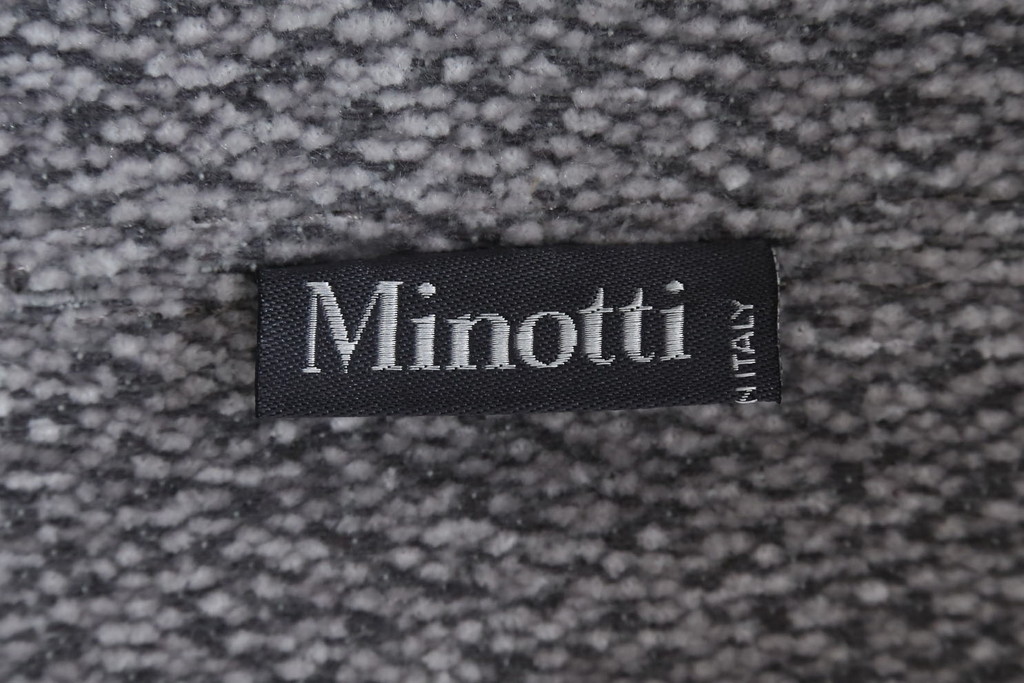 中古　イタリア　ミノッティ(Minotti)　フィルノワール(FIL NOIR)　洗練されたシルエットが美しいアームチェア(定価約70万円)(一人掛けソファ、1人掛け、イス)(R-061395)