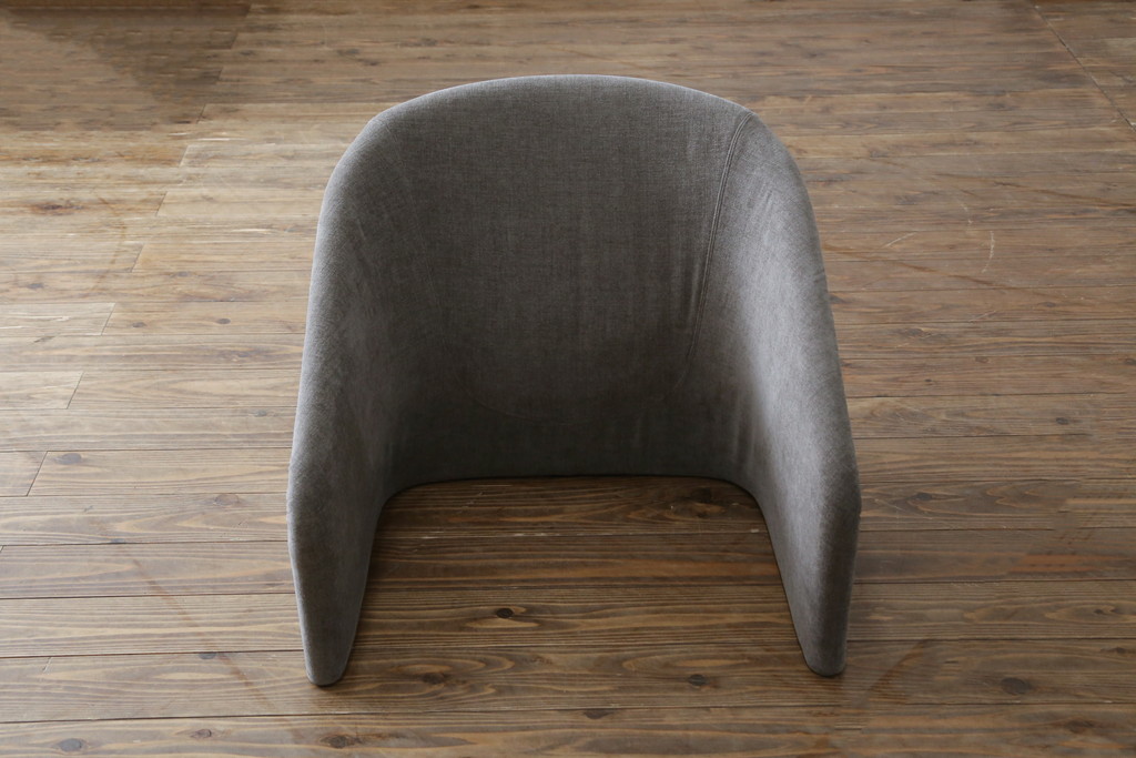 中古　イタリア　ミノッティ(Minotti)　フィルノワール(FIL NOIR)　洗練されたシルエットが美しいアームチェア(定価約70万円)(一人掛けソファ、1人掛け、イス)(R-061395)