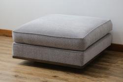 中古　イタリア　ミノッティ(Minotti)　シンプルながら洗練された佇まいのオットマン(フットスツール、1Pソファ、椅子)(R-061474)