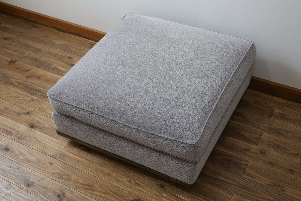 中古　イタリア　ミノッティ(Minotti)　シンプルながら洗練された佇まいのオットマン(フットスツール、1Pソファ、椅子)(R-061474)