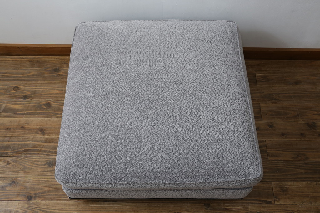 中古　イタリア　ミノッティ(Minotti)　シンプルながら洗練された佇まいのオットマン(フットスツール、1Pソファ、椅子)(R-061474)