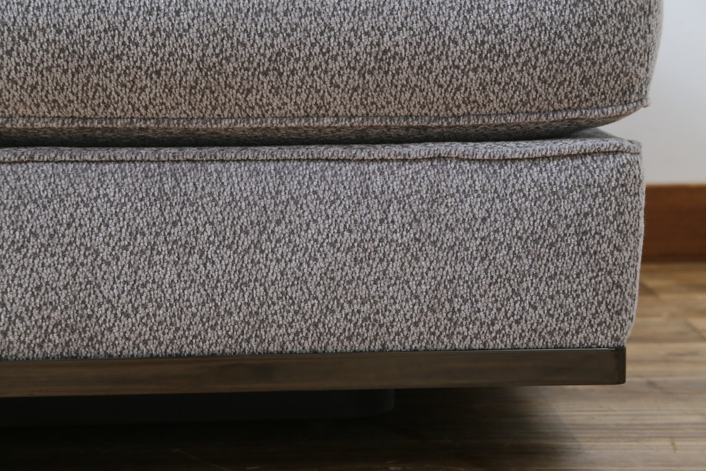 中古　イタリア　ミノッティ(Minotti)　シンプルながら洗練された佇まいのオットマン(フットスツール、1Pソファ、椅子)(R-061474)