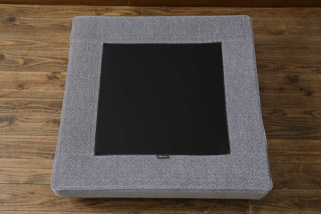 中古　イタリア　ミノッティ(Minotti)　シンプルながら洗練された佇まいのオットマン(フットスツール、1Pソファ、椅子)(R-061474)