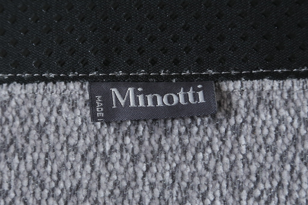 中古　イタリア　ミノッティ(Minotti)　シンプルながら洗練された佇まいのオットマン(フットスツール、1Pソファ、椅子)(R-061474)