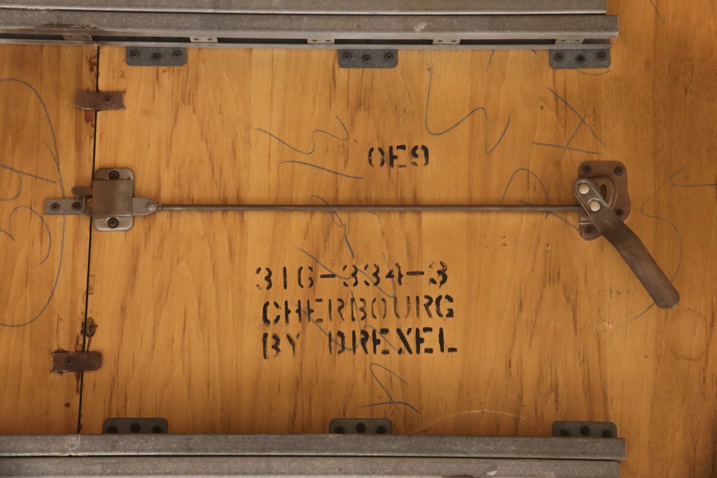 中古　DREXEL HERITAGE(ドレクセルヘリテイジ)　アメリカ輸入モデル　格調高いデザインが魅力的なニレ材製エクステンションテーブル(拡張式テーブル、ダイニングテーブル)(R-051812)