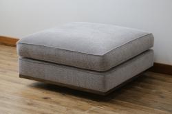 中古　イタリア　ミノッティ(Minotti)　シンプルながら洗練された佇まいのオットマン(フットスツール、1Pソファ、椅子)(R-061473)