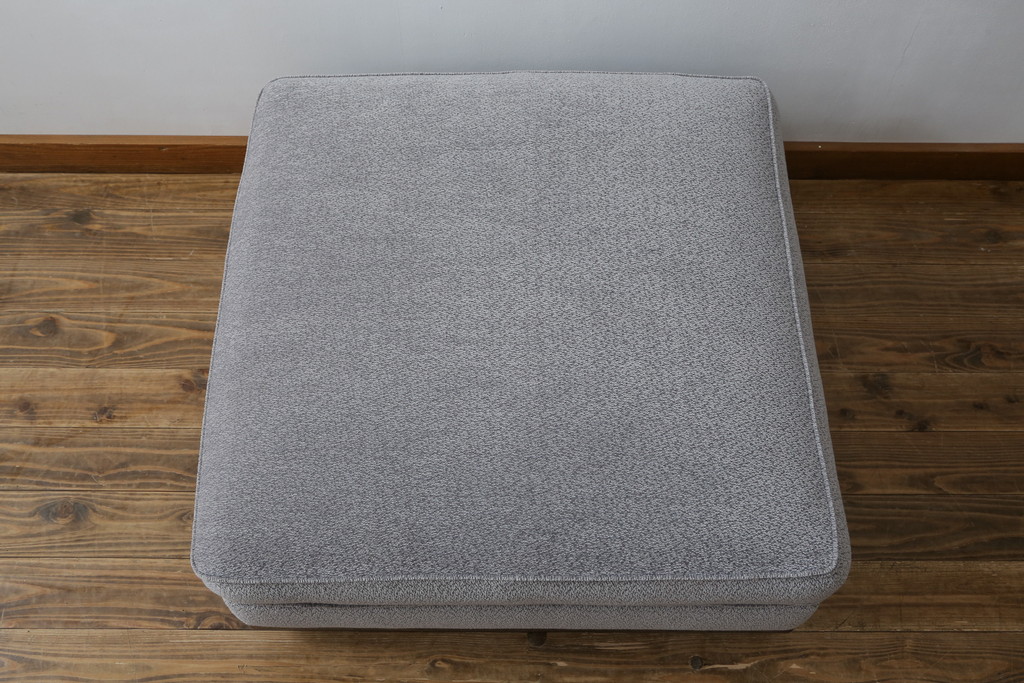中古　イタリア　ミノッティ(Minotti)　シンプルながら洗練された佇まいのオットマン(フットスツール、1Pソファ、椅子)(R-061473)
