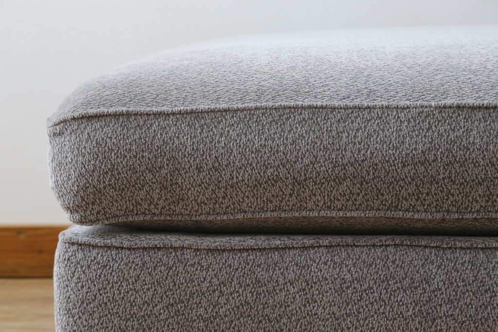 中古　イタリア　ミノッティ(Minotti)　シンプルながら洗練された佇まいのオットマン(フットスツール、1Pソファ、椅子)(R-061473)
