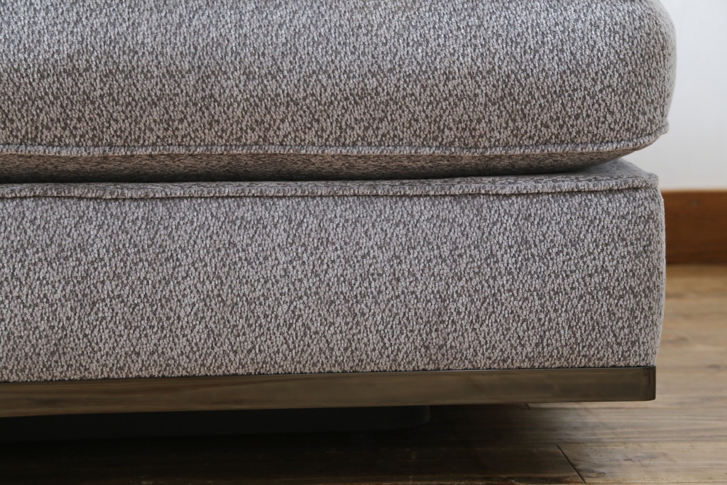 中古　イタリア　ミノッティ(Minotti)　シンプルながら洗練された佇まいのオットマン(フットスツール、1Pソファ、椅子)(R-061473)