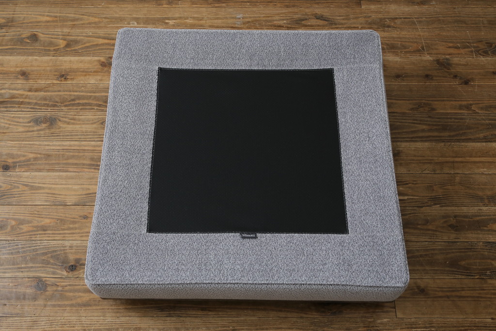 中古　イタリア　ミノッティ(Minotti)　シンプルながら洗練された佇まいのオットマン(フットスツール、1Pソファ、椅子)(R-061473)