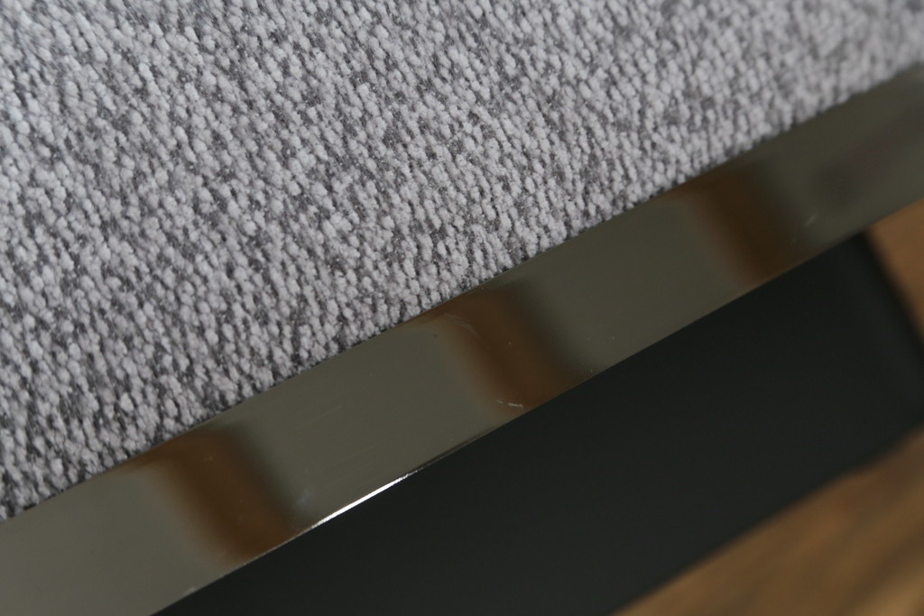 中古　イタリア　ミノッティ(Minotti)　シンプルながら洗練された佇まいのオットマン(フットスツール、1Pソファ、椅子)(R-061473)