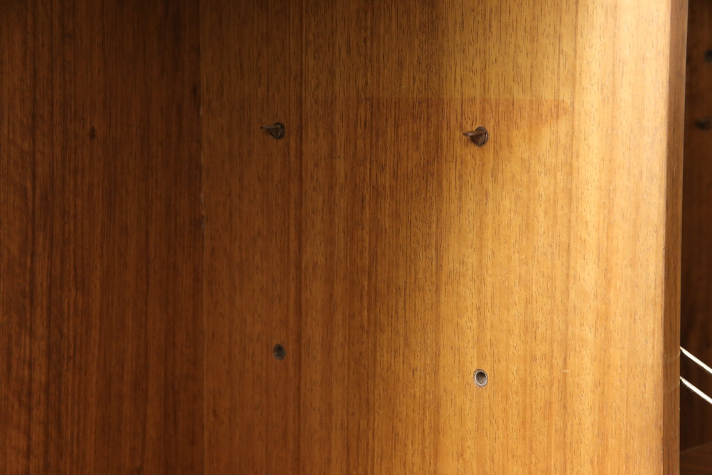 イギリスヴィンテージ　G-PLAN(ジープラン)　スタイリッシュさと温かみを兼ね備えたチーク材製のサイドボード(サイドキャビネット、収納棚、飾り棚、ビンテージ)(R-050151)
